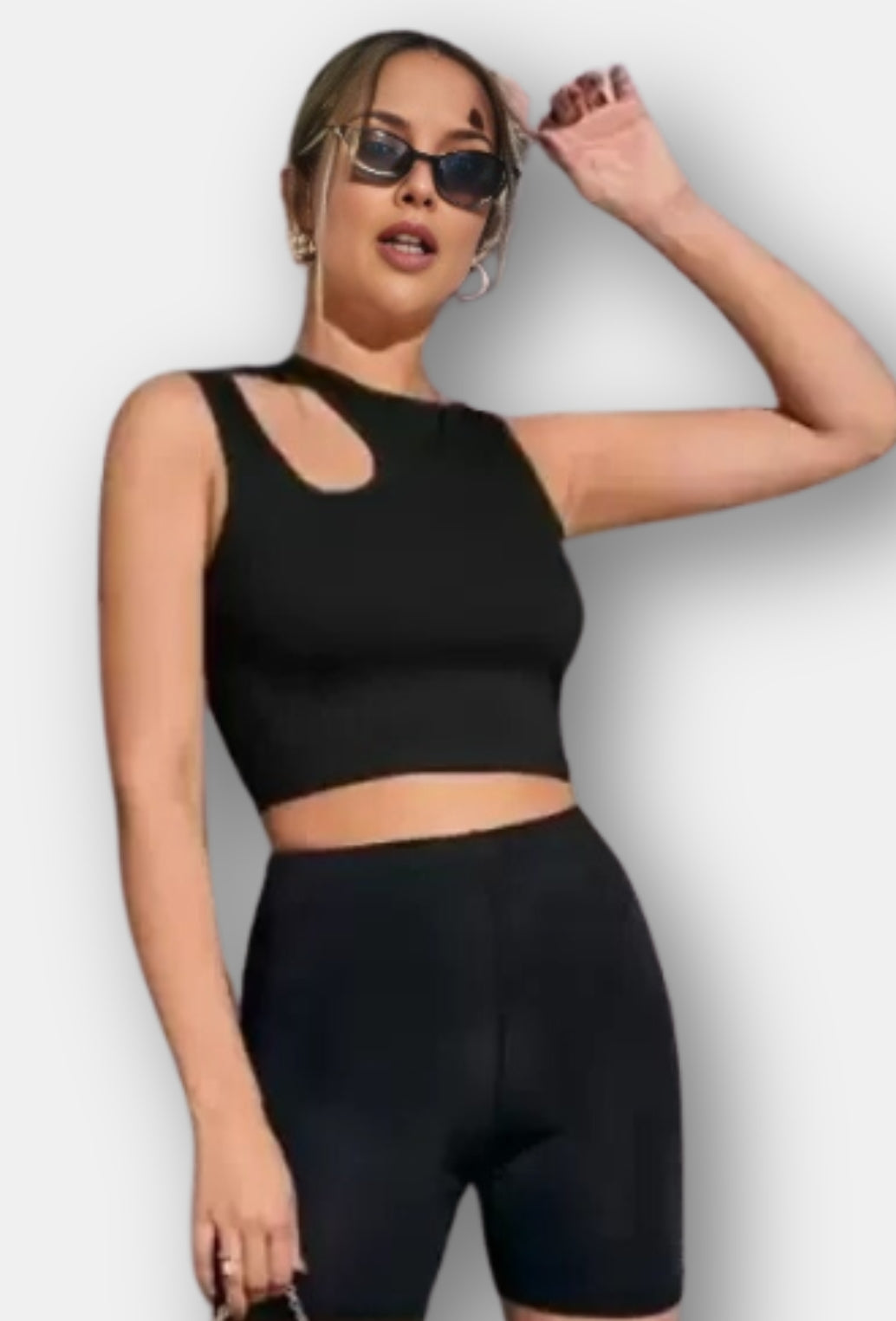 BLACK BASIC SLEEVELESS TOP WITH CUT